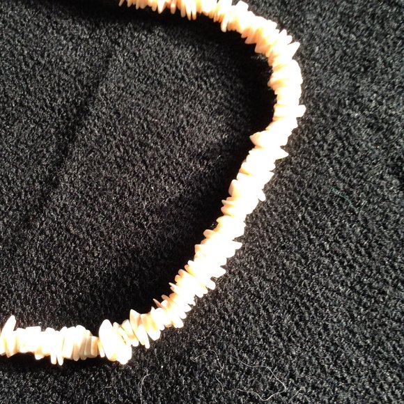 VINTAGE Light Pink Shell Necklace - Picture 2 of 3